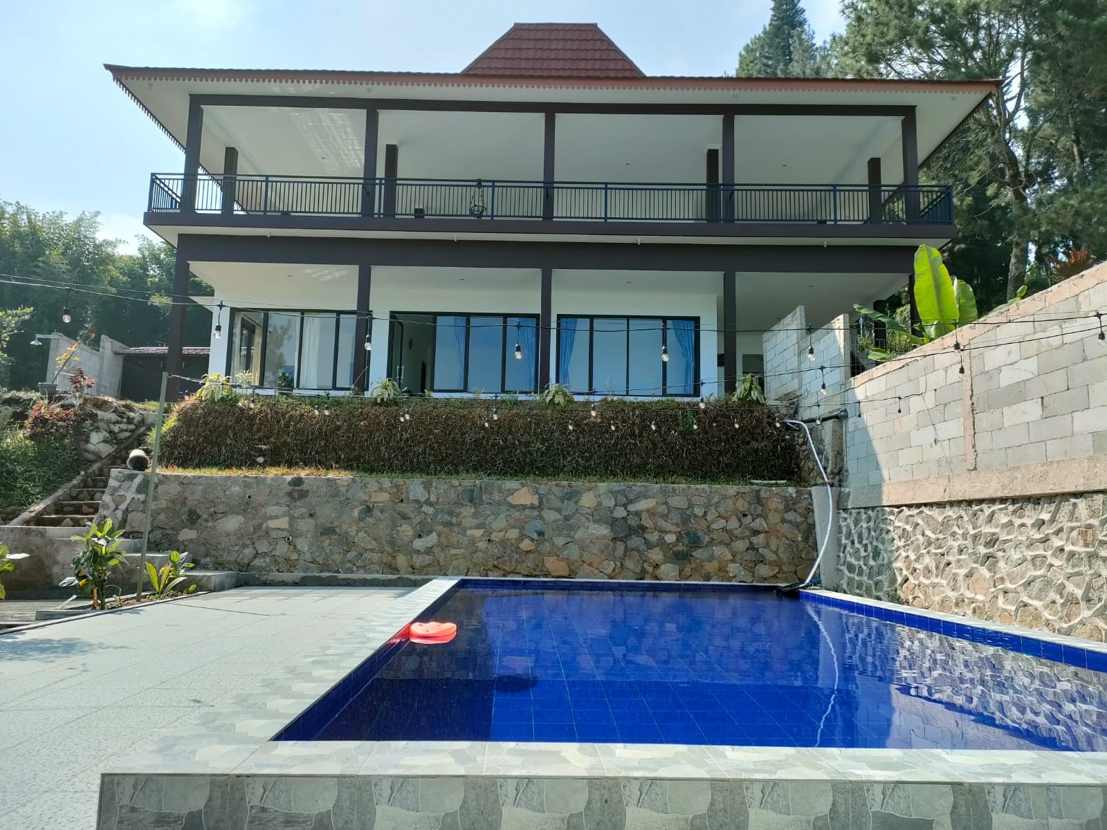 Sewa Villa | Mobil VILLA PUNCAK - Villa Brown