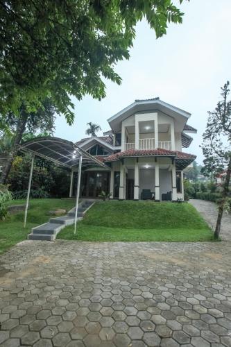 Sewa Villa | Mobil VILLA PUNCAK - Villa Atikah